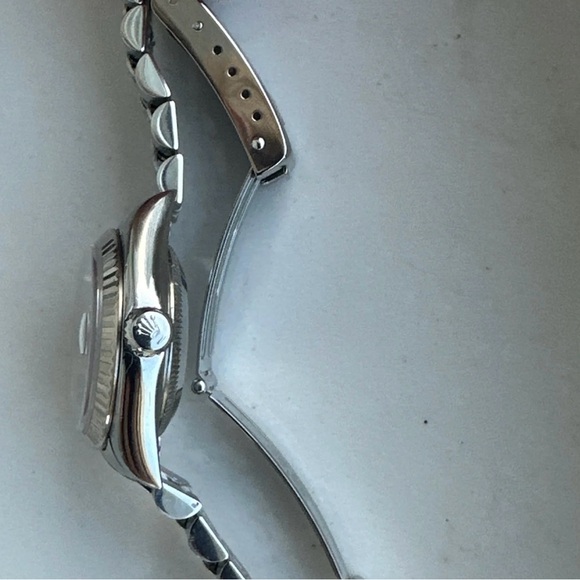 2002 Rolex Ladies Datejust White gold fluted bezel and stainless steel bracelet - Picture 11 of 11